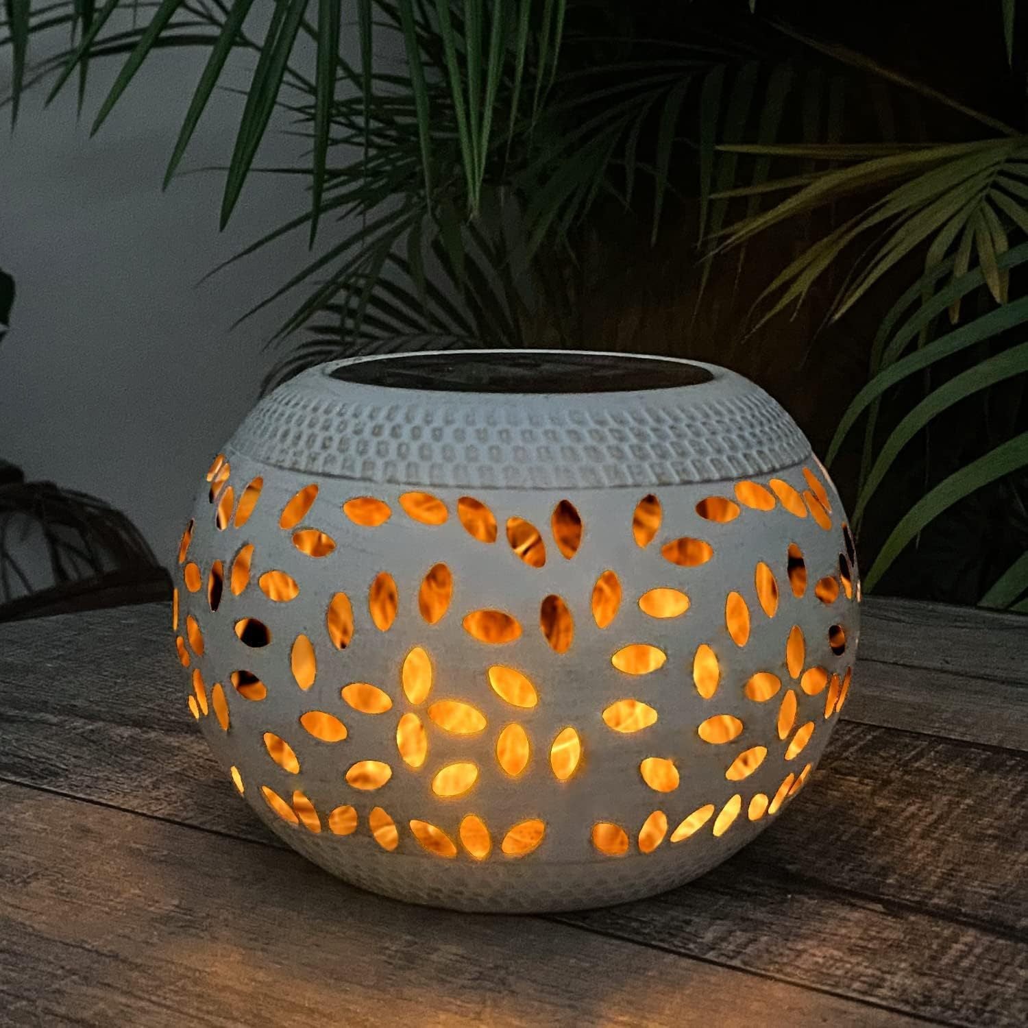 Solar Courtyard Lights Hollow Metal Desktop Decorative Lamp for Garden Landscape Ornaments