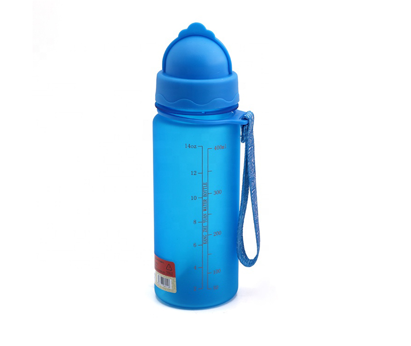 Custom bpa free plastic kids drinking water bottle tumbler with straw portable travel bottle